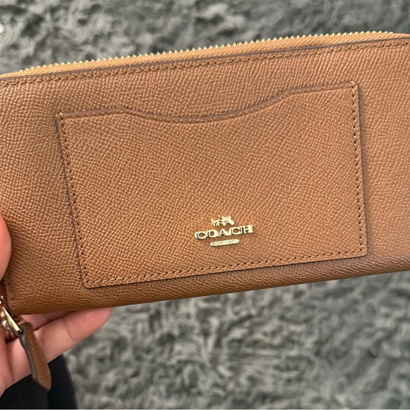 Coach Tan Leather Zip Wallet NWT - Picture 1 of 6